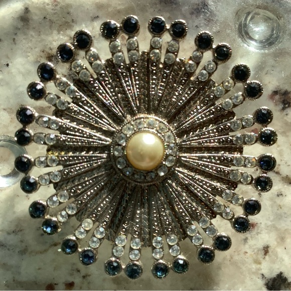 Silver Starburst Brooch with Pearl Center and Rhinestones - Picture 7 of 9